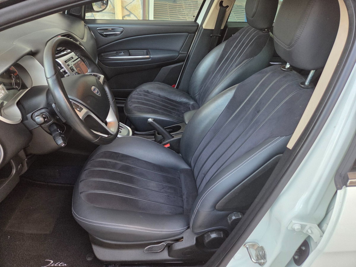 Lancia Delta 1.6 MJT DPF Gold (8)