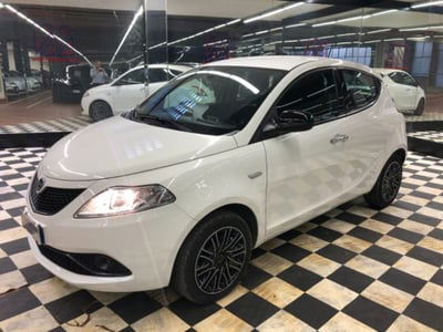 Lancia Ypsilon 1.0 FireFly 5 porte S&S Hybrid Ecochic Gold usata