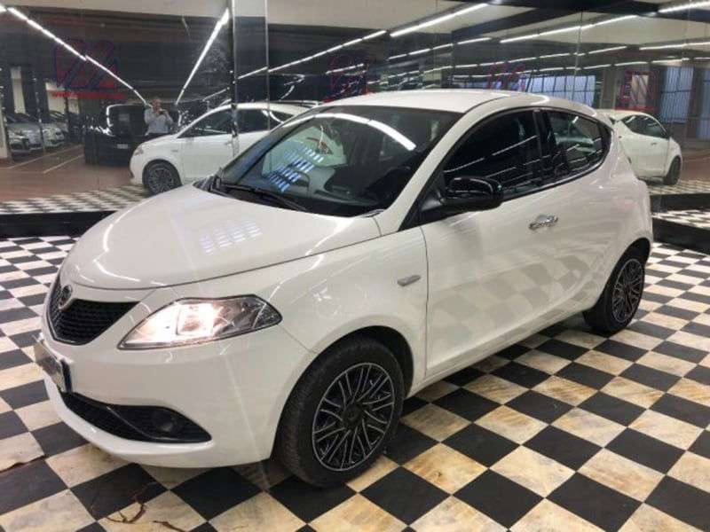 Lancia Ypsilon 1.0 FireFly 5 porte S&S Hybrid Ecochic Gold