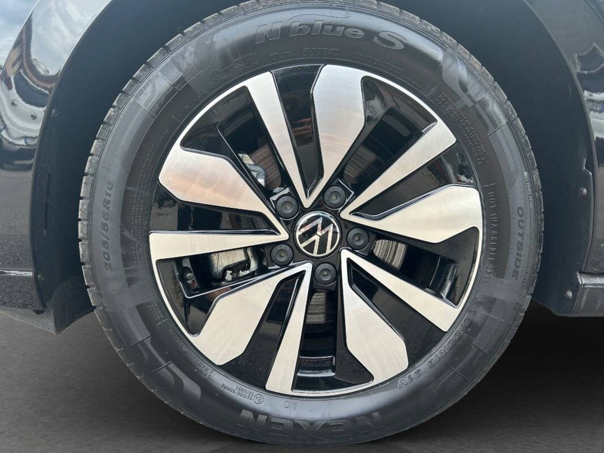 Volkswagen Golf 2.0 tdi Life 115cv (19)