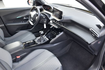 Peugeot 2008 PureTech 100 S&S Allure (10)