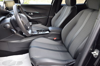 Peugeot 2008 PureTech 100 S&S Allure (18)