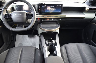 Lancia Ypsilon 54kWh LX 156cv (14)