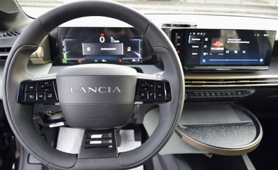 Lancia Ypsilon 54kWh LX 156cv (20)