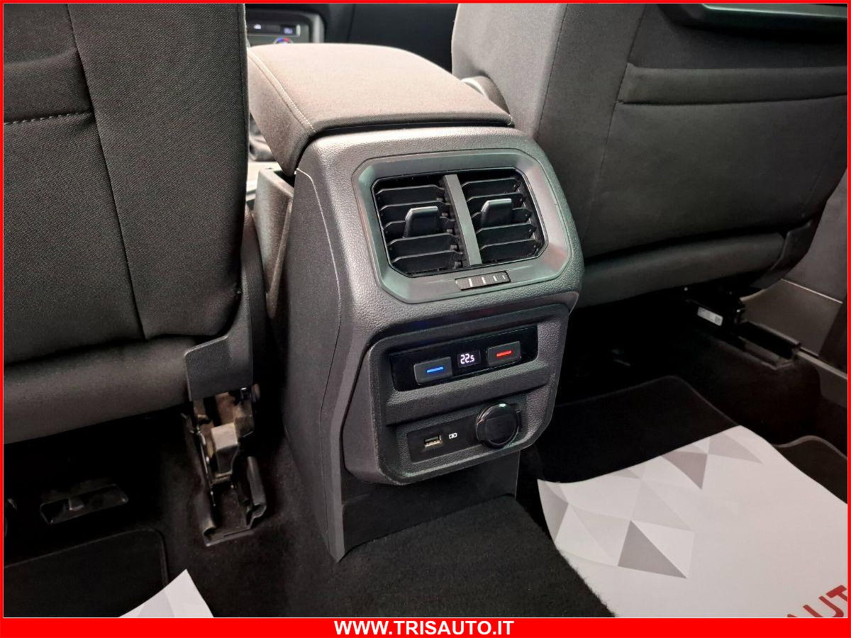 Volkswagen Tiguan Allspace 2.0 tdi R-Line 150cv dsg (20)
