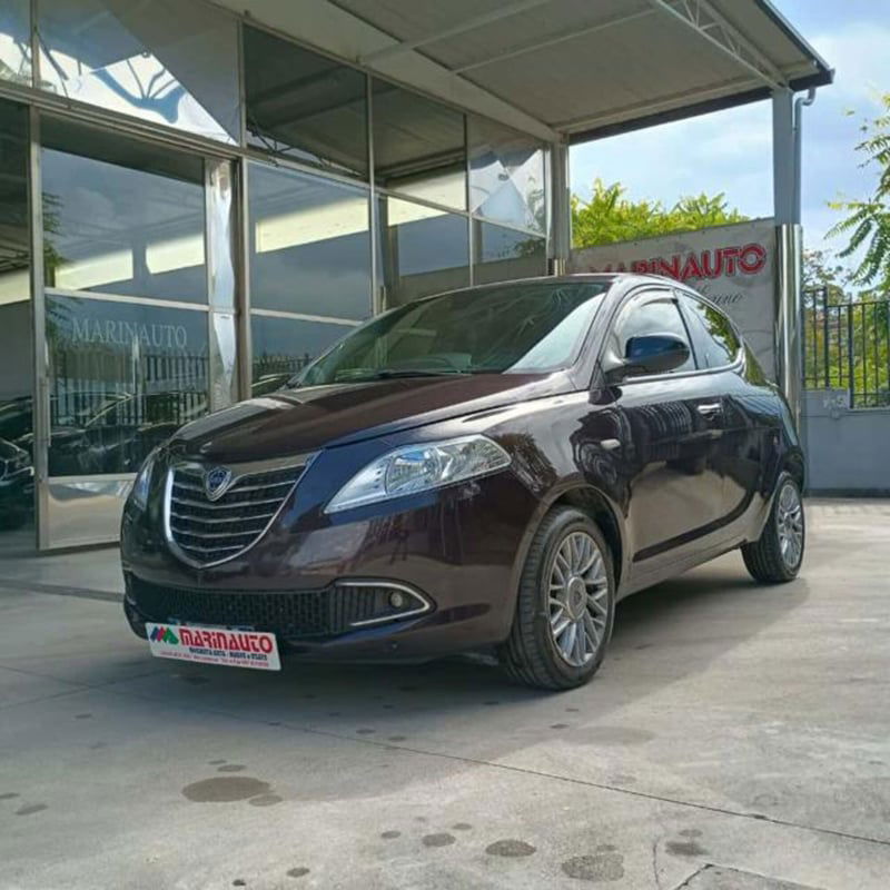 Lancia Ypsilon 1.3 MJT 16V 95 CV 5 porte S&S Black&Red