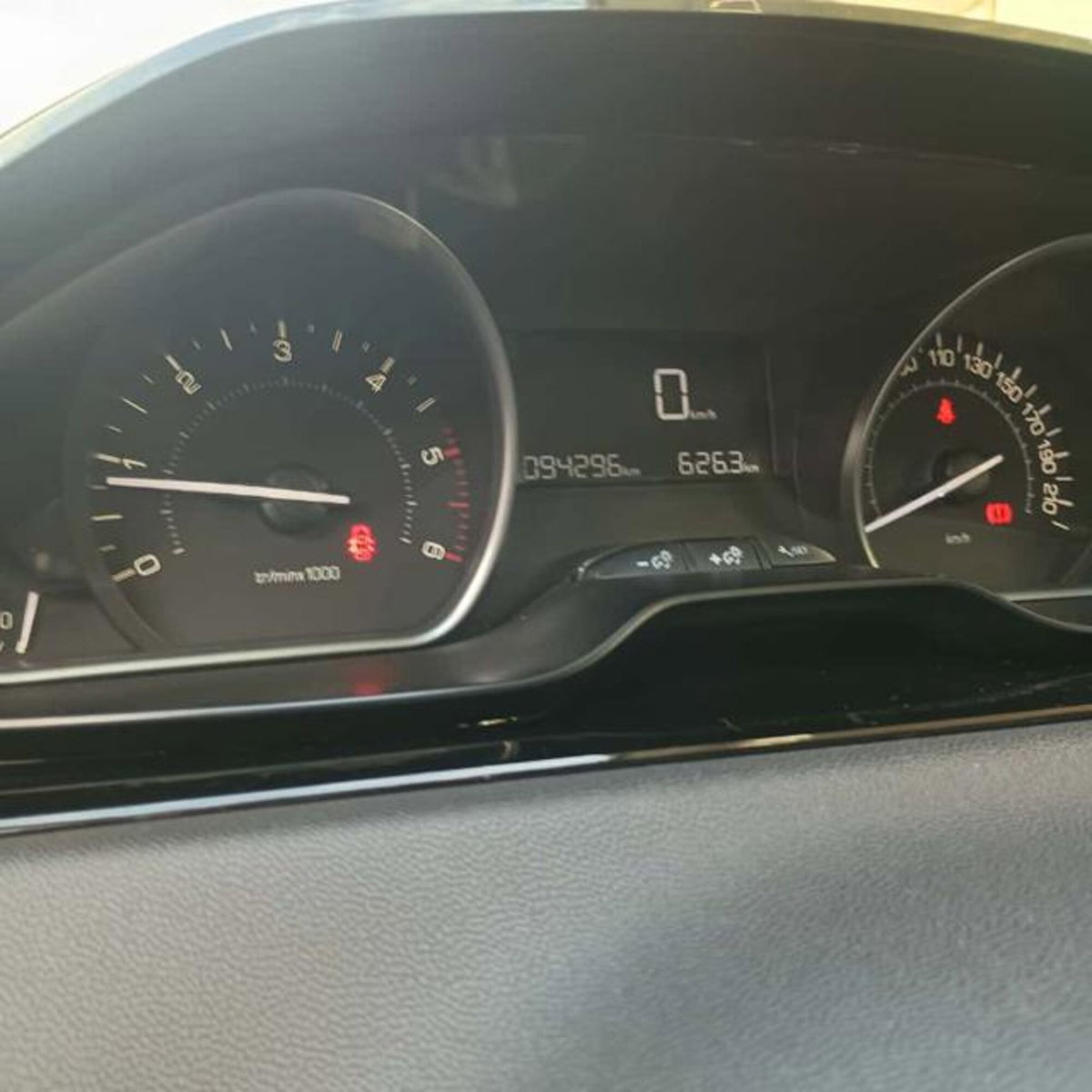Peugeot 208 BlueHDi 100 Stop&Start 5 porte GT (17)