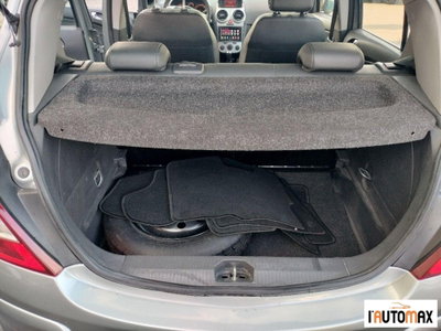 Opel Corsa 1.2 5 porte Club (11)