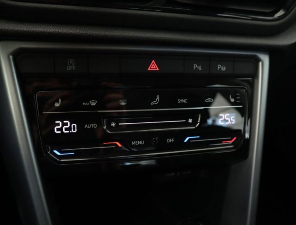 Volkswagen T-Roc 1.0 TSI Life (19)