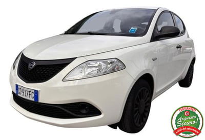 Lancia Ypsilon 1.0 FireFly 5 porte S&S Hybrid Ecochic Silver usata