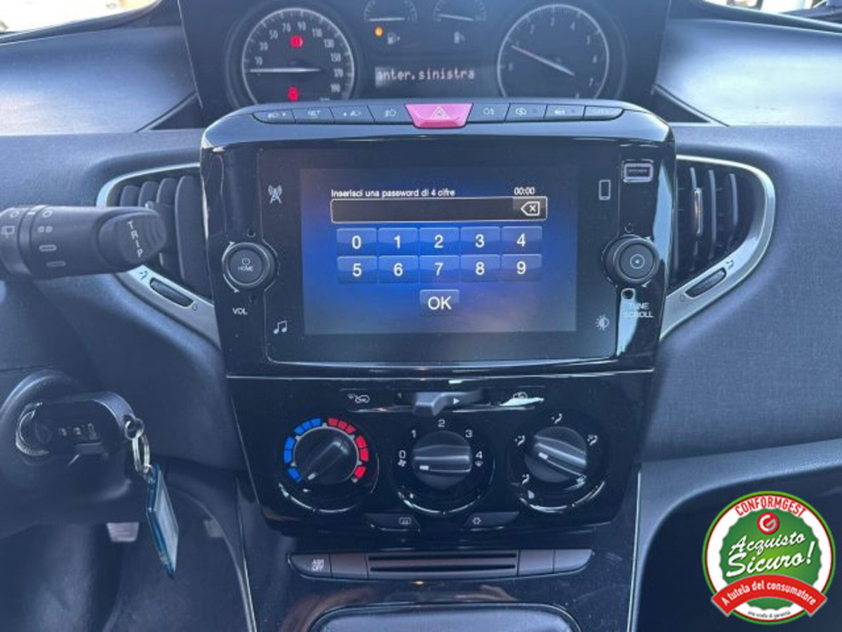 Lancia Ypsilon 1.0 FireFly 5 porte S&S Hybrid Ecochic Silver (7)