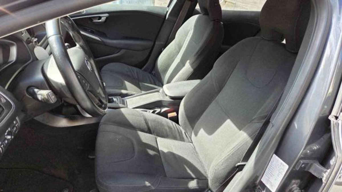 Volvo V40 Cross Country D2 1.6 Momentum (7)