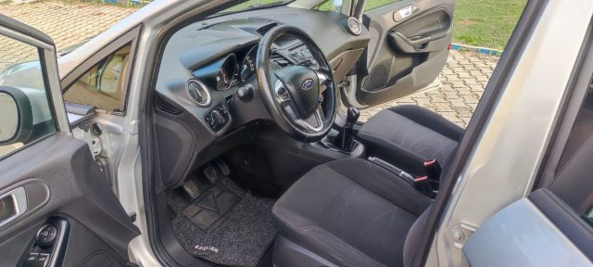 Ford Fiesta 1.2 82 CV 5 porte Titanium (15)