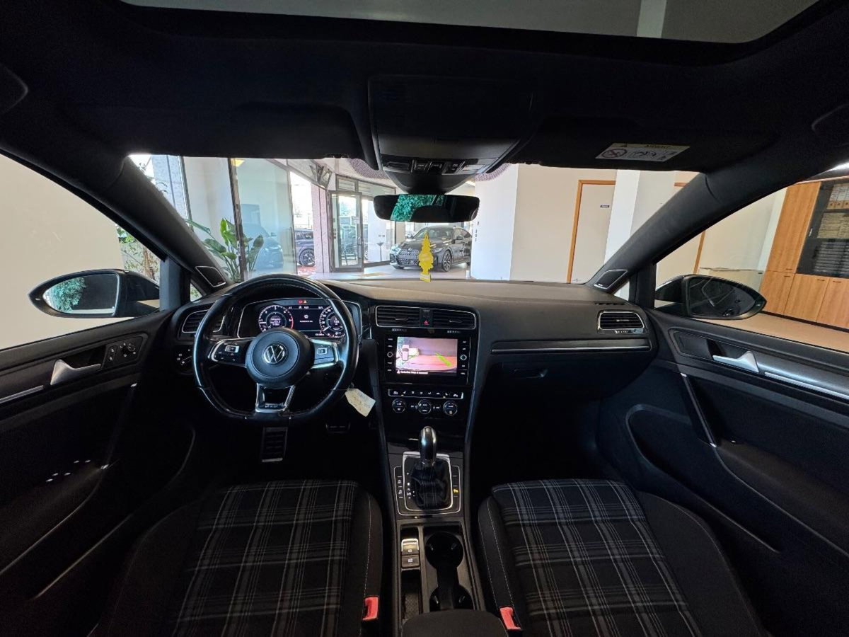 Volkswagen Golf GTD 2.0 TDI DSG 5p. BlueMotion Technology (9)