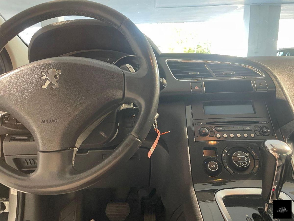 Peugeot 3008 1.6 HDi 112CV Business (11)