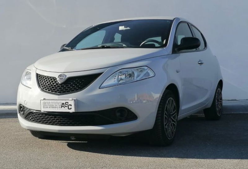 Lancia Ypsilon 1.2 69 CV 5 porte GPL Gold Plus
