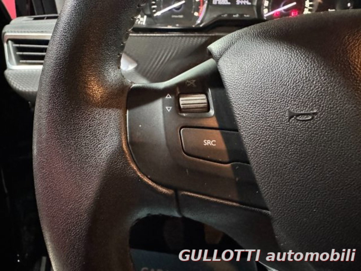 Peugeot 2008 e-HDi 92 CV Stop&Start Allure (11)