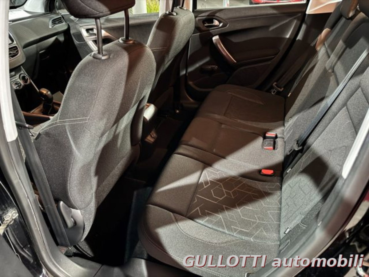 Peugeot 2008 e-HDi 92 CV Stop&Start Allure (14)