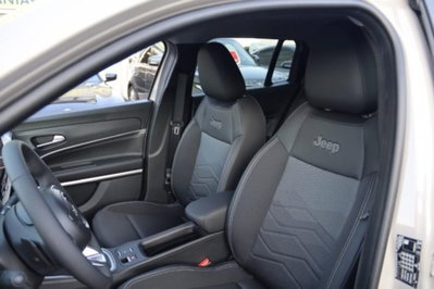 Jeep Avenger 1.2 turbo e-hybrid mhev Summit fwd 110cv edct6 (9)