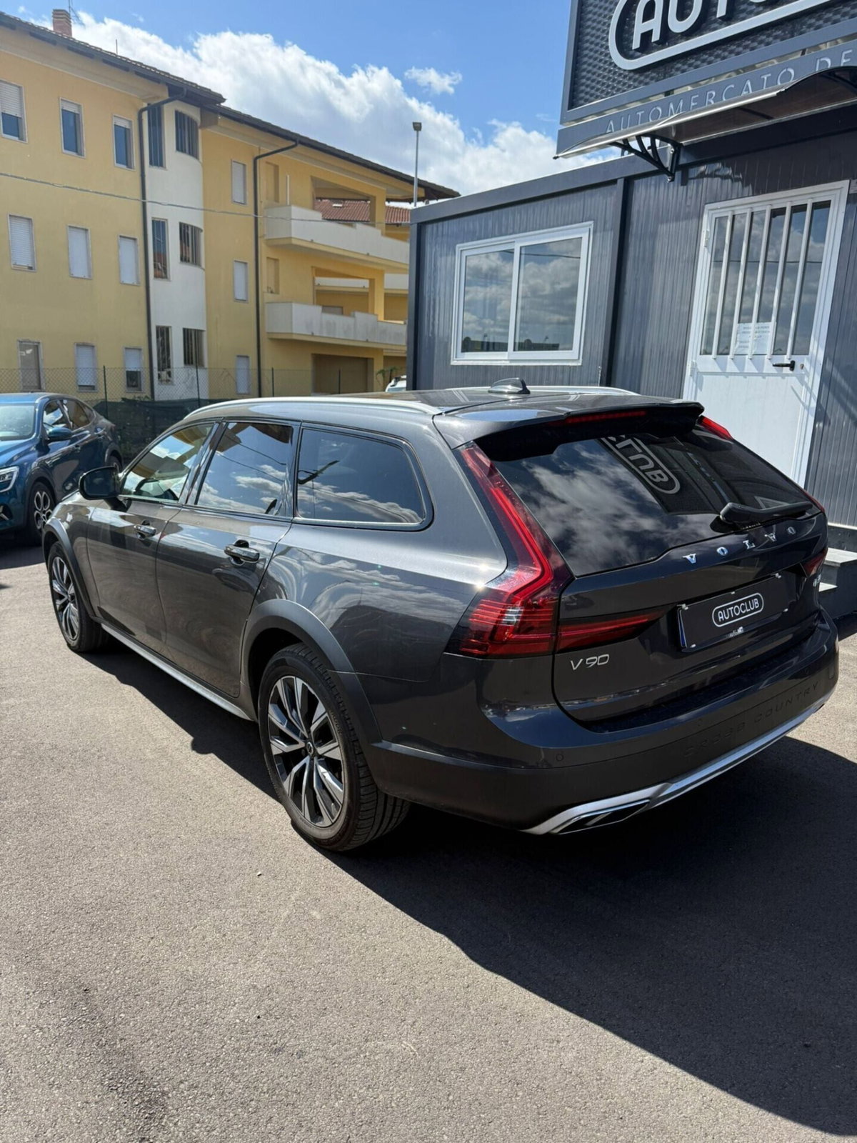 Volvo V90 Cross Country B4 (d) AWD Geatronic Business Pro Line (2)