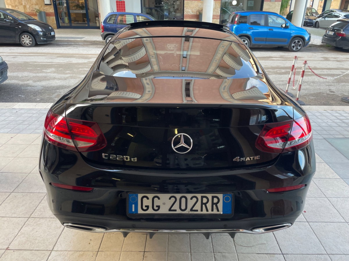 Mercedes-Benz Classe C Coupé 220 d Auto 4Matic Coupé Premium Plus (10)
