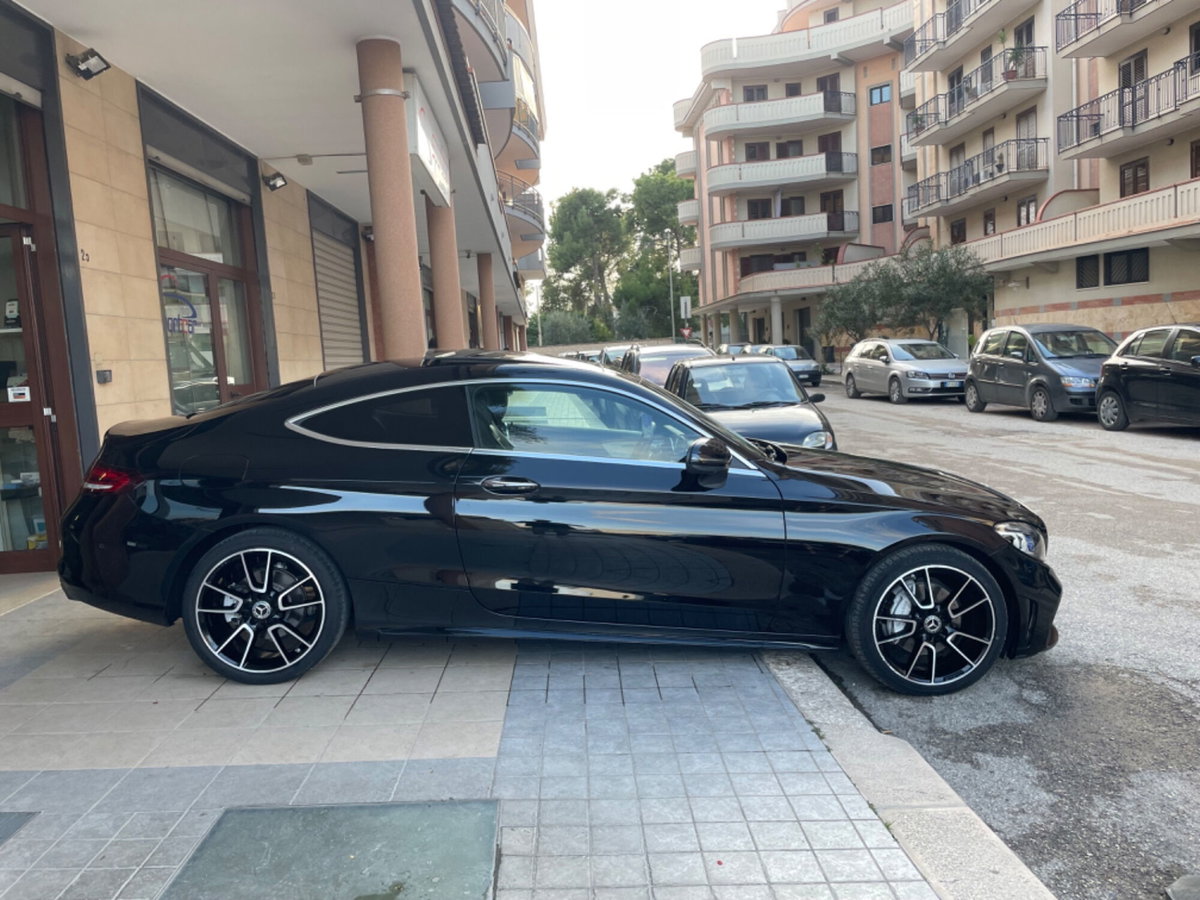 Mercedes-Benz Classe C Coupé 220 d Auto 4Matic Coupé Premium Plus (12)