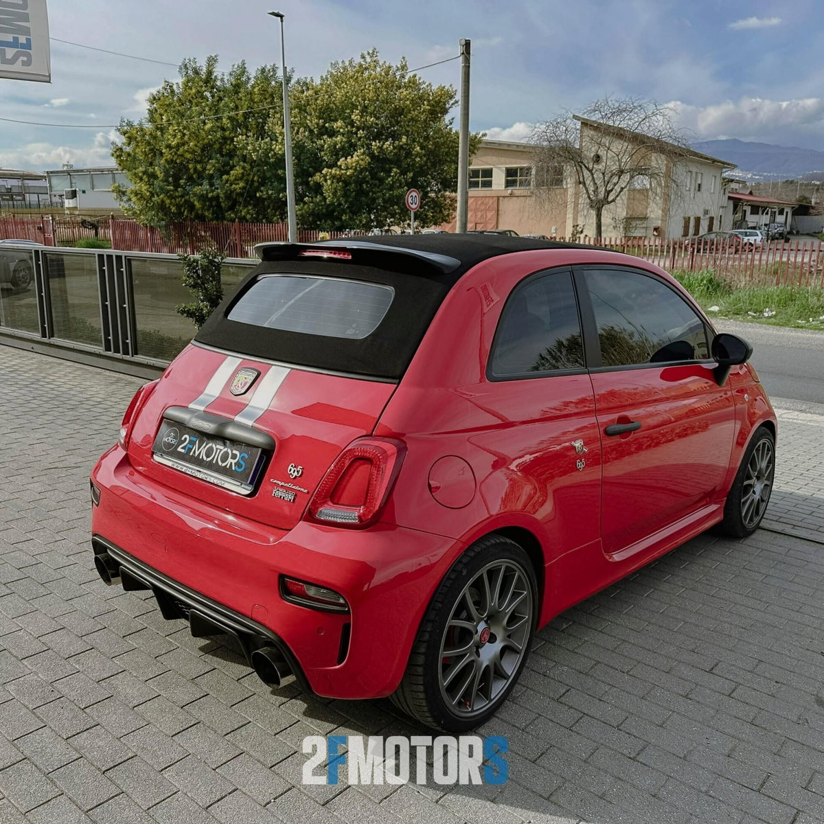 Abarth 595 Cabrio 595 C 1.4 Turbo T-Jet 180 CV Competizione (4)