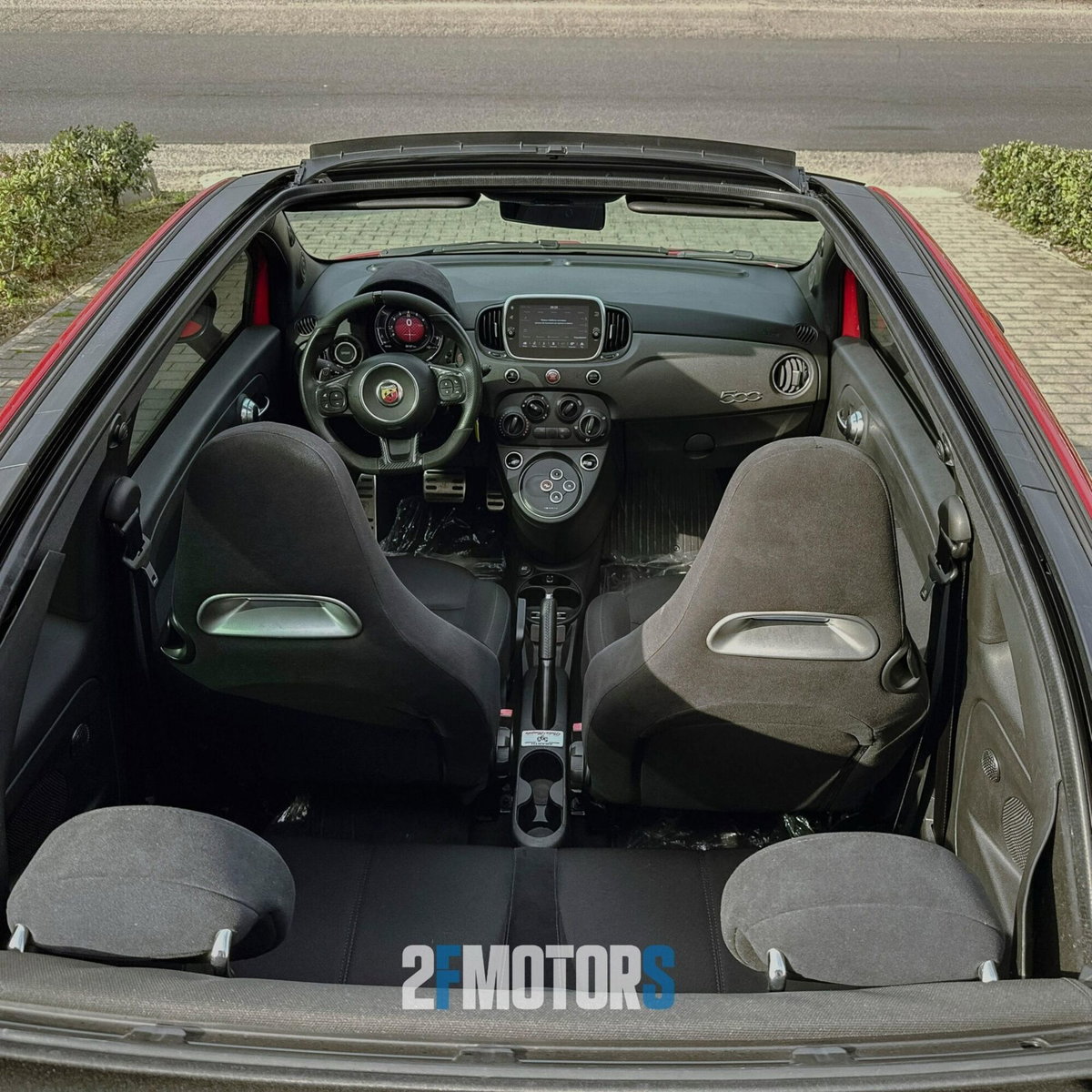 Abarth 595 Cabrio 595 C 1.4 Turbo T-Jet 180 CV Competizione (9)