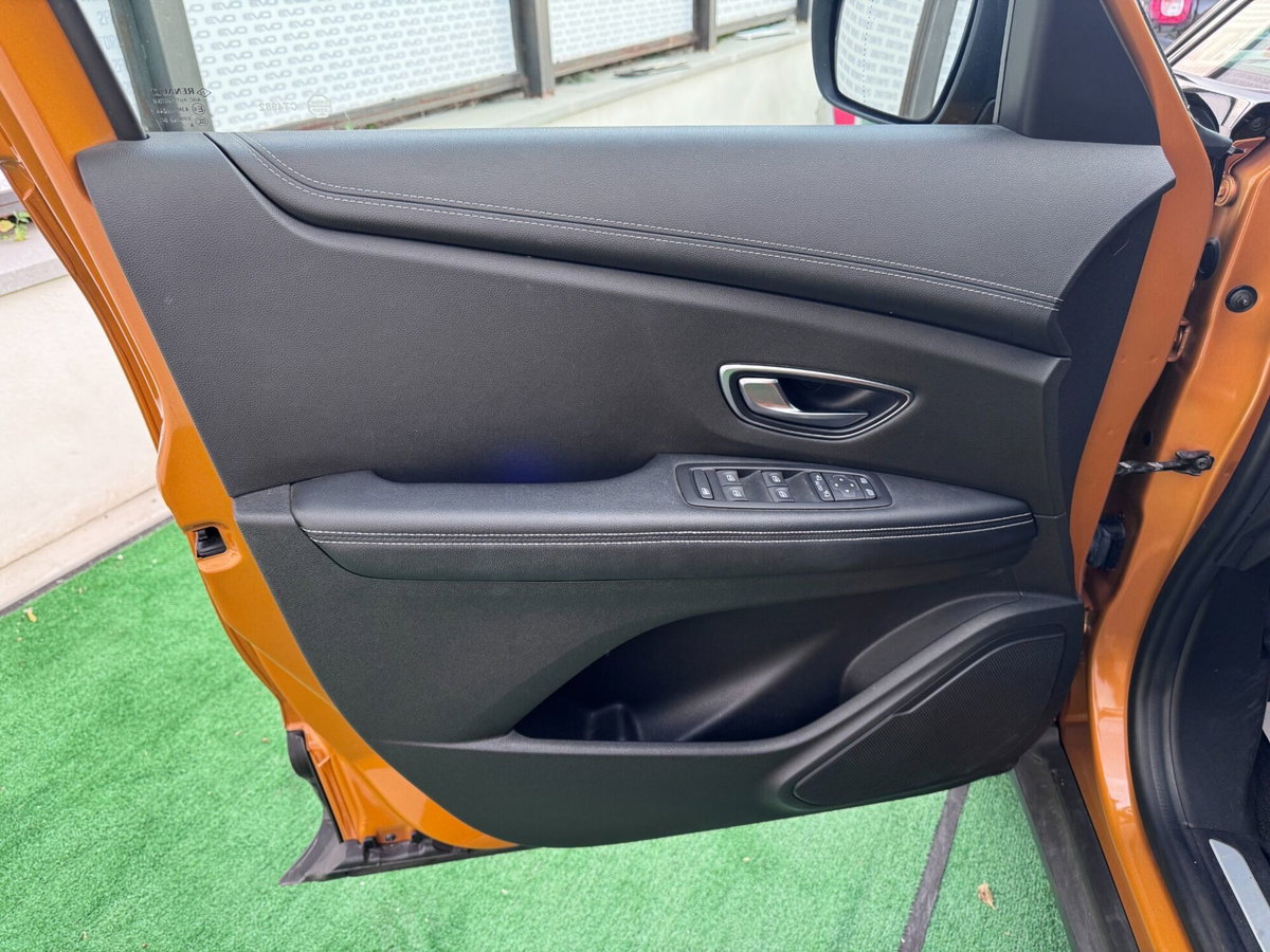 Renault Scenic E-Tech Electric XMod dCi 110 CV Start&Stop Energy Limited (5)
