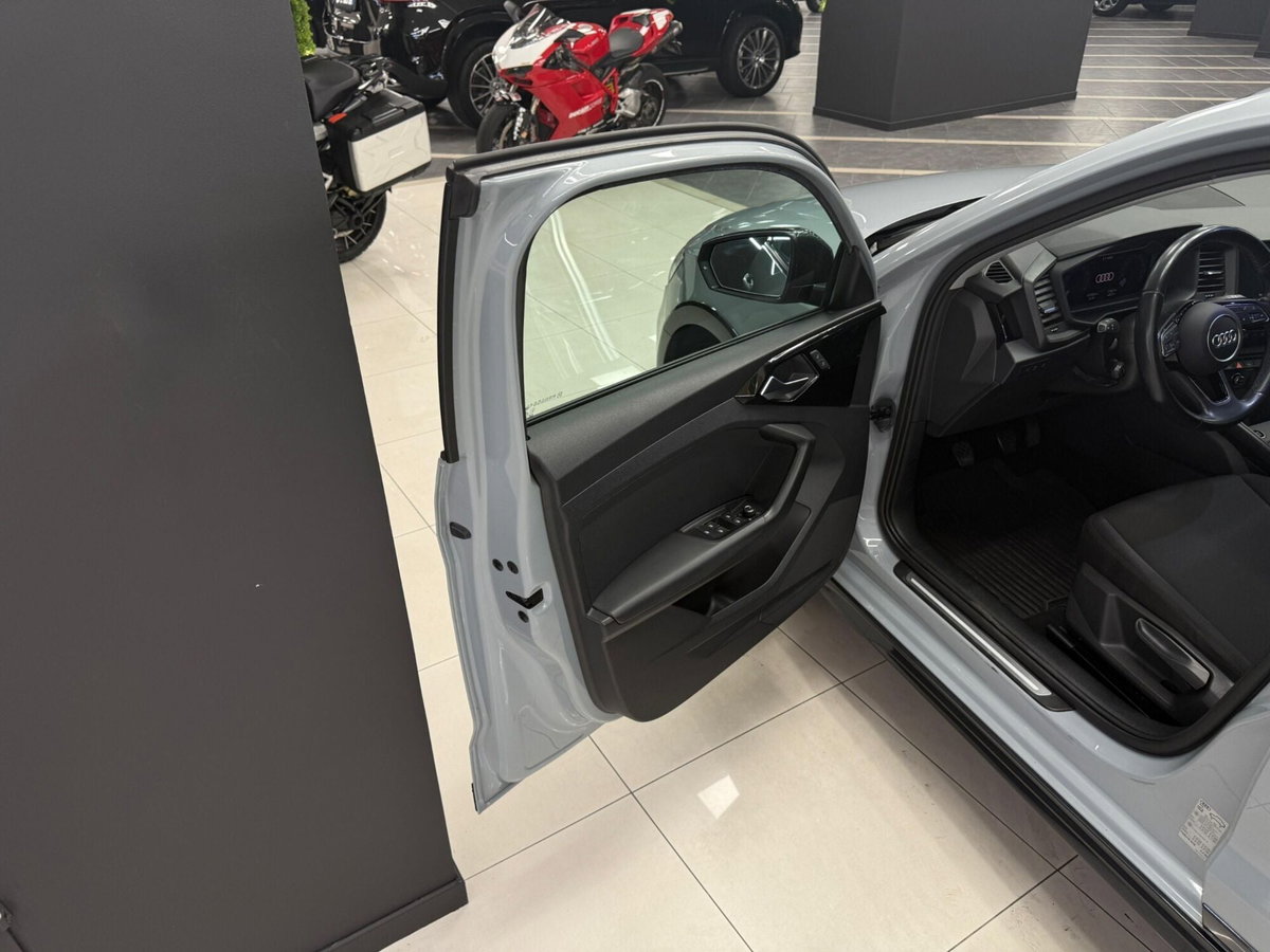 Audi A1 citycarver 30 TFSI Identity Contrast (13)