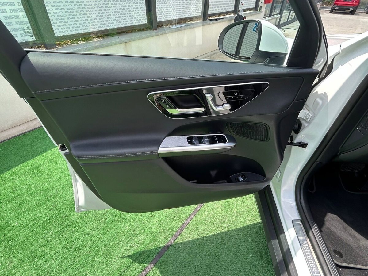 Mercedes-Benz GLC SUV 220 d AMG Line Premium Plus 4matic auto (19)