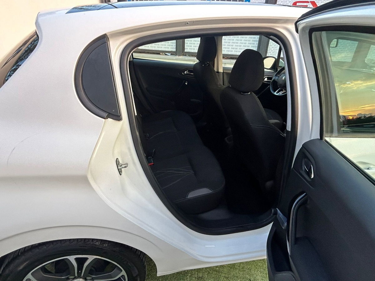 Peugeot 208 HDi 68 CV 5 porte Allure (12)
