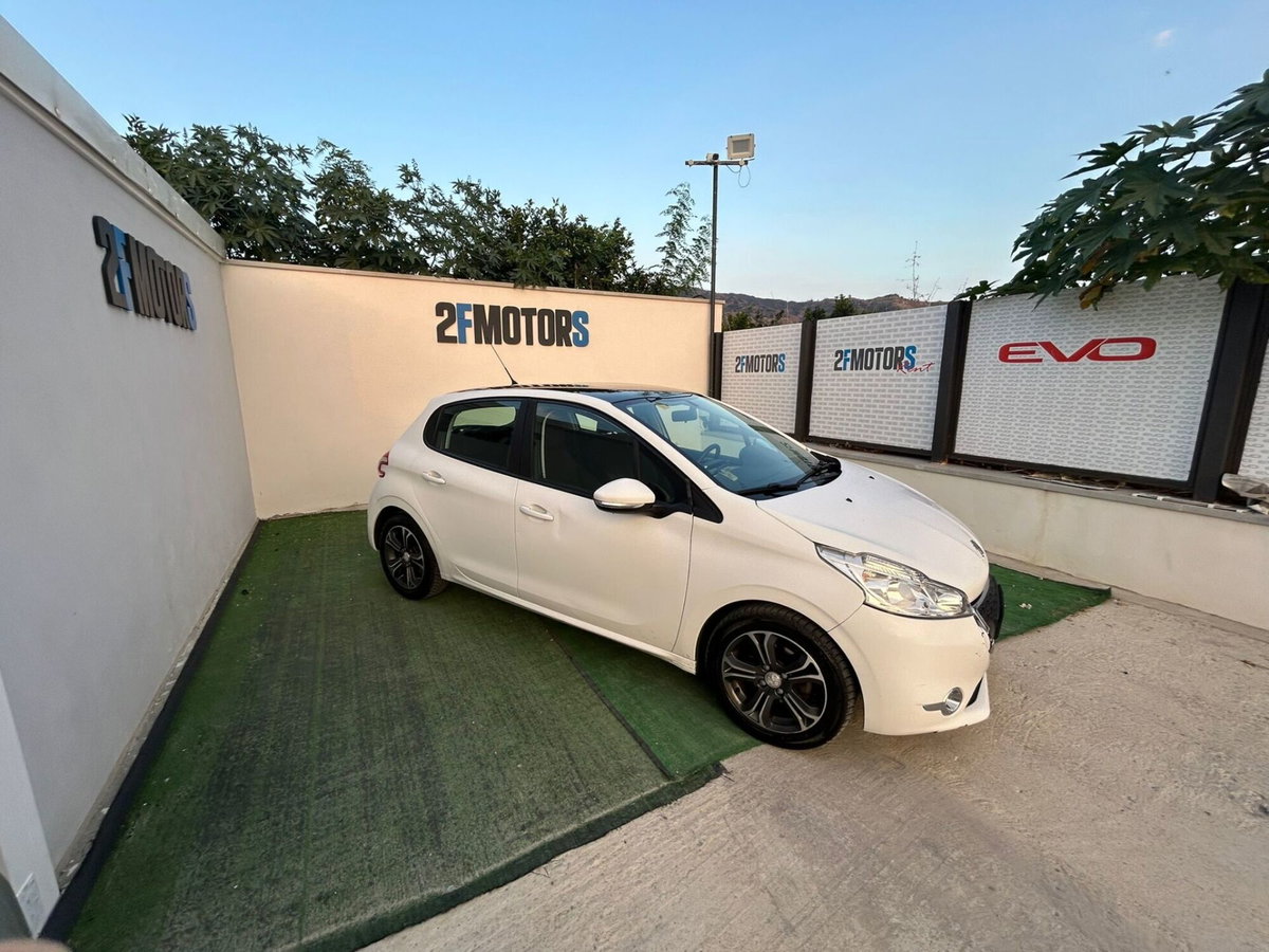 Peugeot 208 HDi 68 CV 5 porte Allure (2)