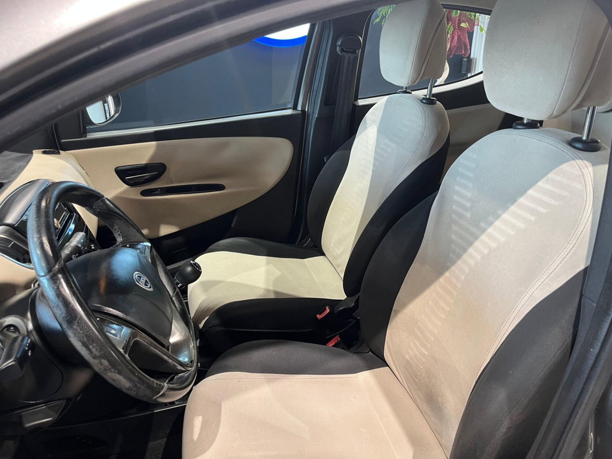 Lancia Ypsilon 1.3 MJT 16V 95 CV 5 porte S&S Silver (10)
