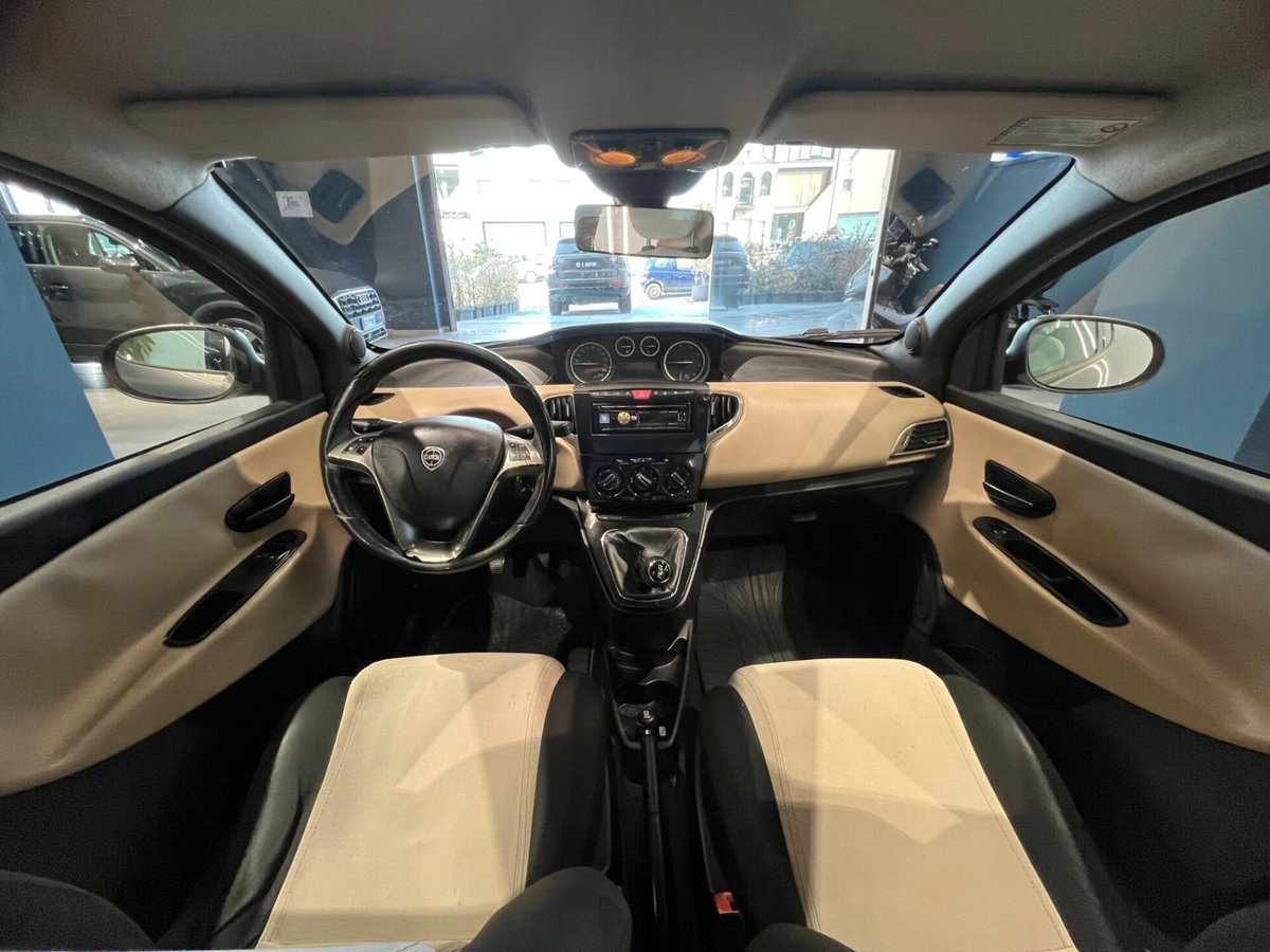 Lancia Ypsilon 1.3 MJT 16V 95 CV 5 porte S&S Silver (12)