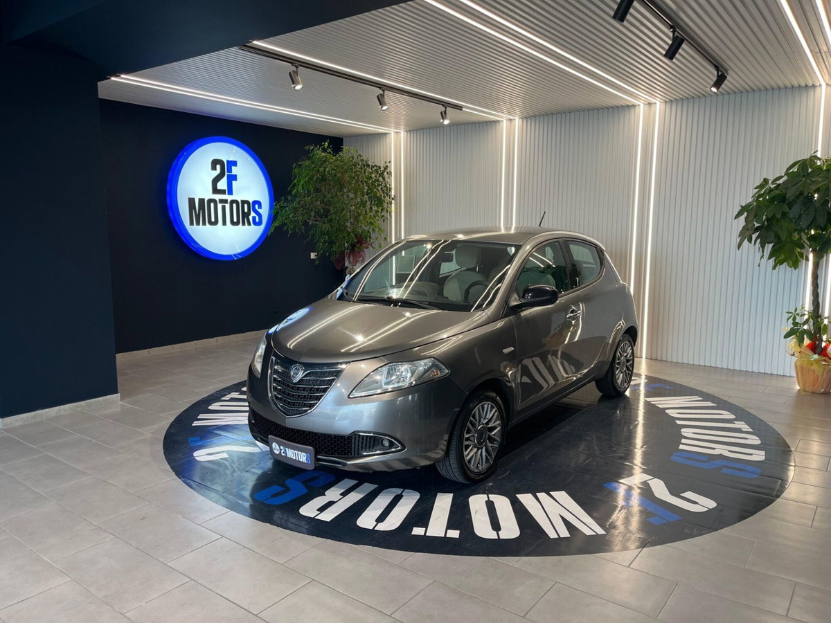 Lancia Ypsilon 1.3 MJT 16V 95 CV 5 porte S&S Silver (2)