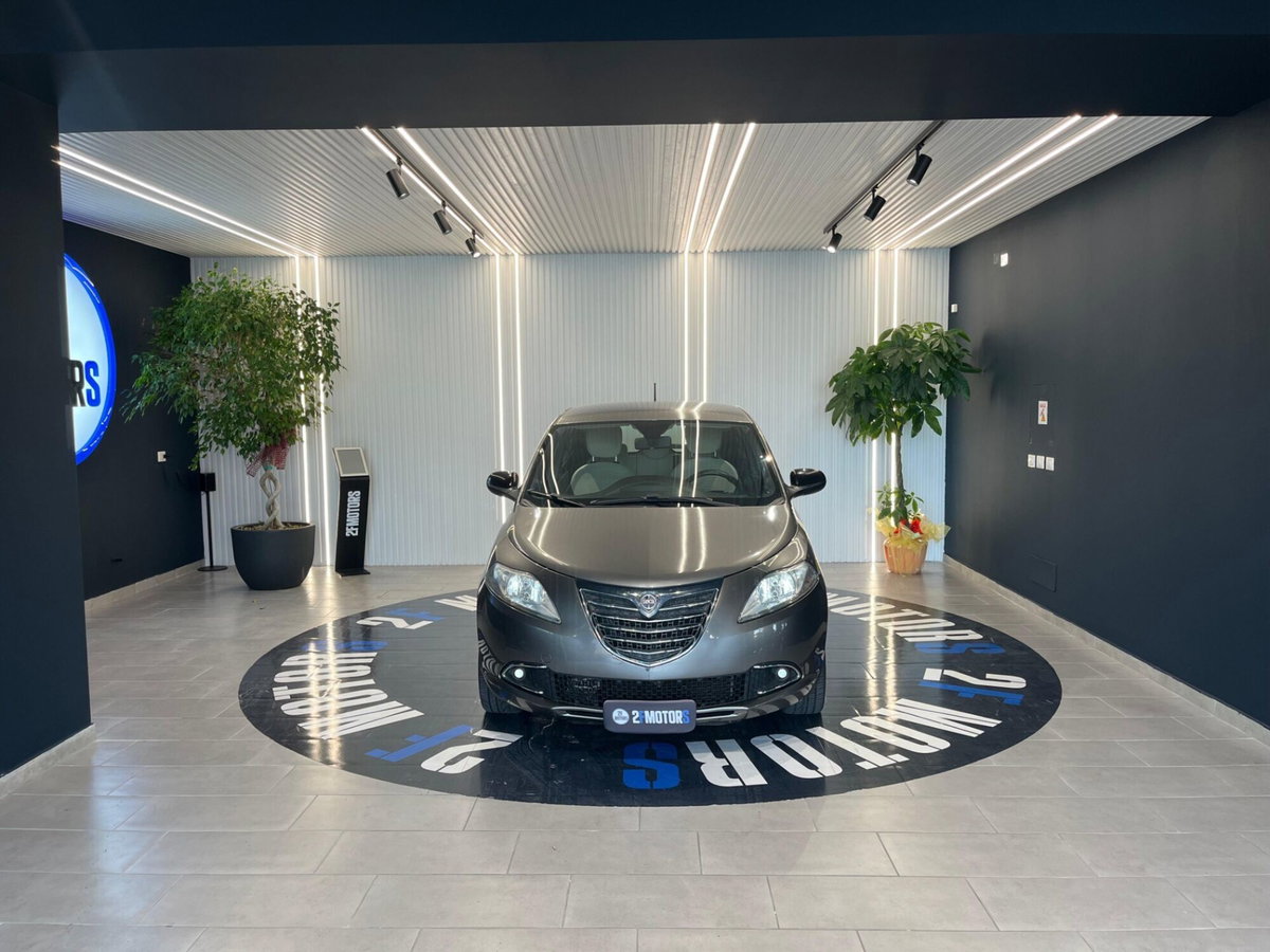 Lancia Ypsilon 1.3 MJT 16V 95 CV 5 porte S&S Silver (3)