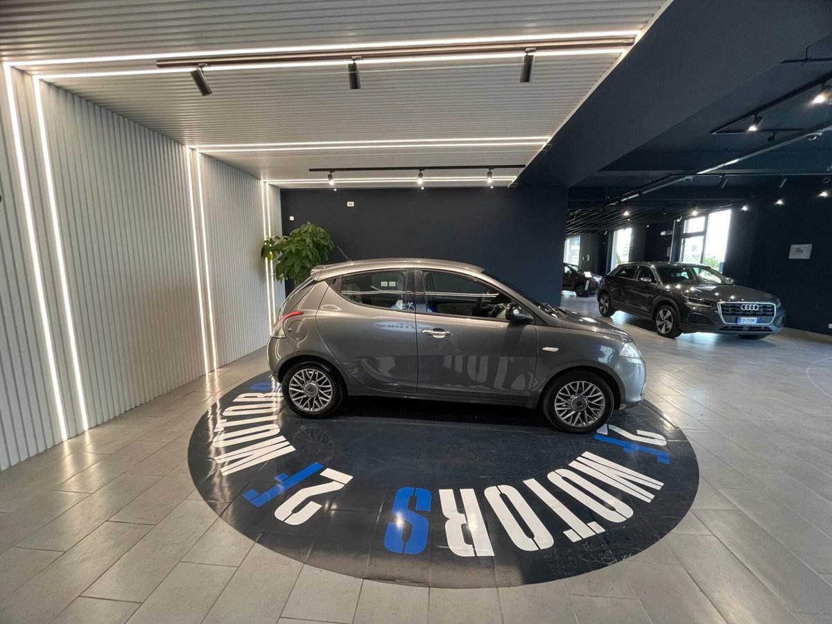 Lancia Ypsilon 1.3 MJT 16V 95 CV 5 porte S&S Silver (4)