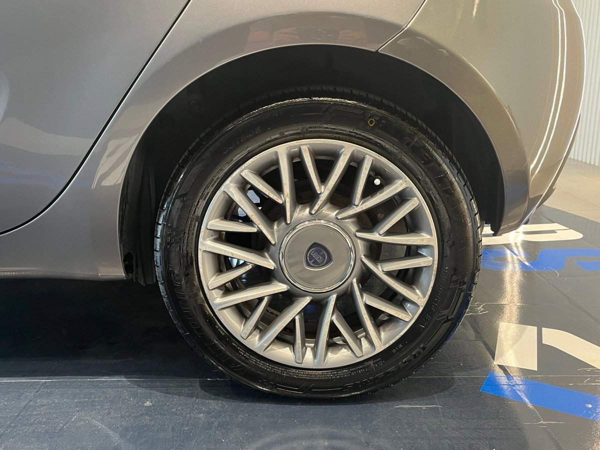 Lancia Ypsilon 1.3 MJT 16V 95 CV 5 porte S&S Silver (6)