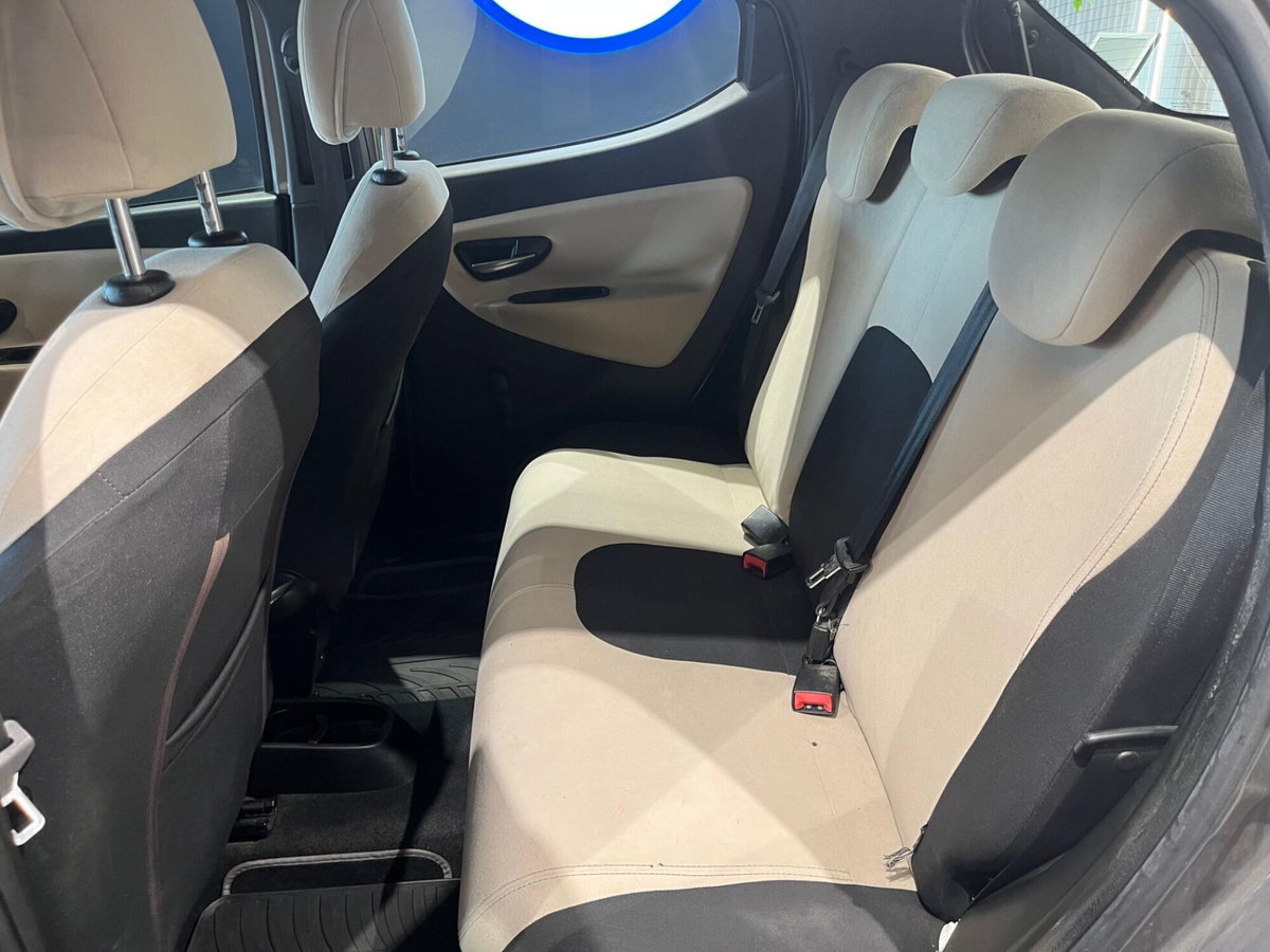 Lancia Ypsilon 1.3 MJT 16V 95 CV 5 porte S&S Silver (8)