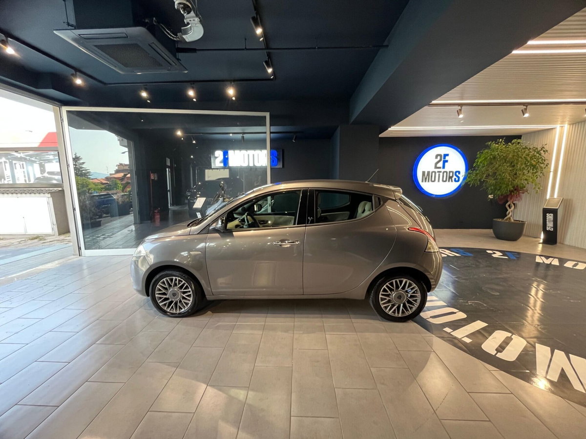 Lancia Ypsilon 1.3 MJT 16V 95 CV 5 porte S&S Silver (9)