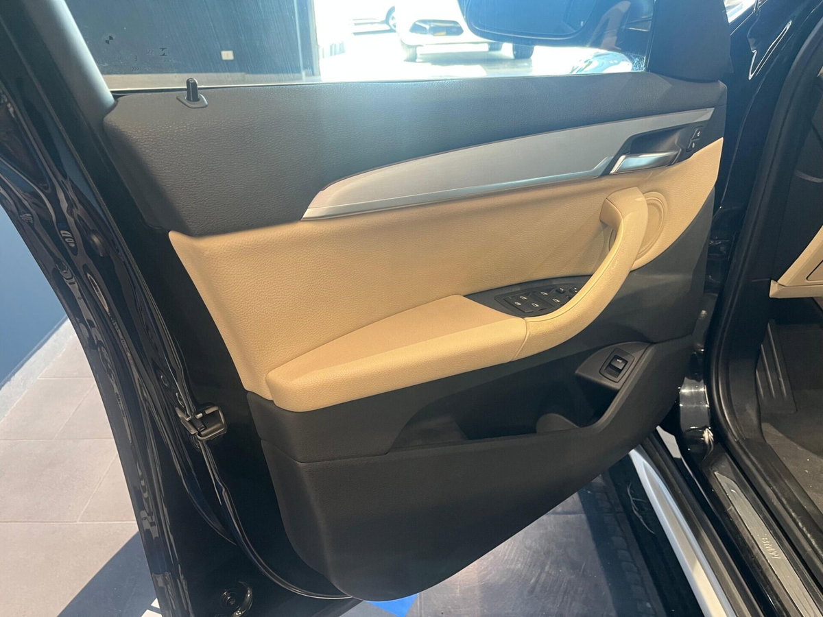 BMW X1 sDrive18d xLine Plus (14)