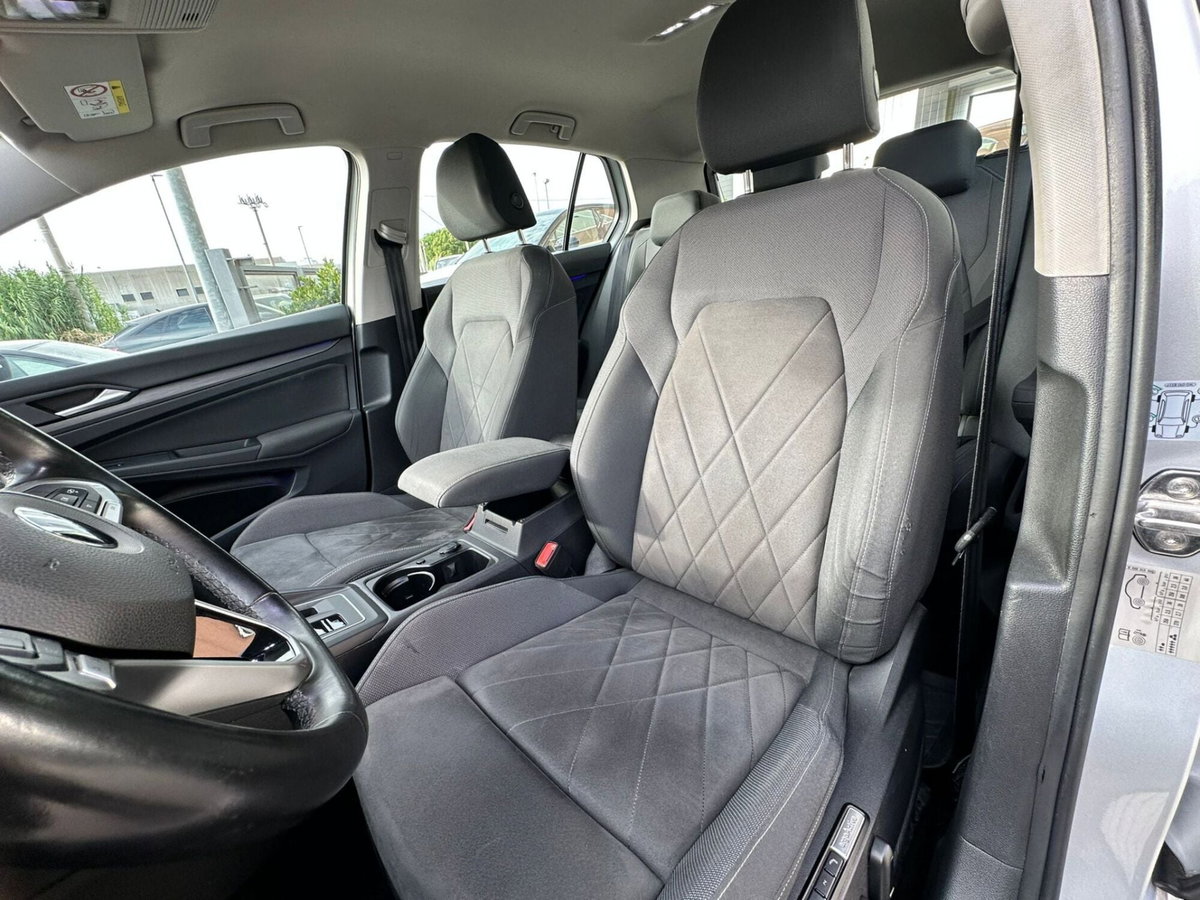 Volkswagen Golf 1.5 TGI DSG Style (8)
