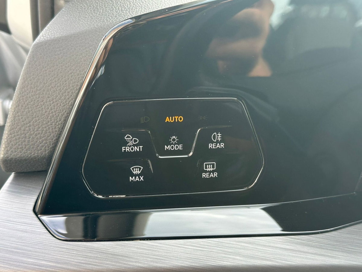 Volkswagen Golf 1.5 TGI DSG Style (9)