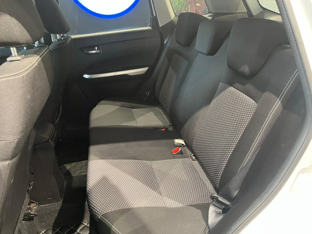 Suzuki Vitara 1.6 DDiS V-Top (17)