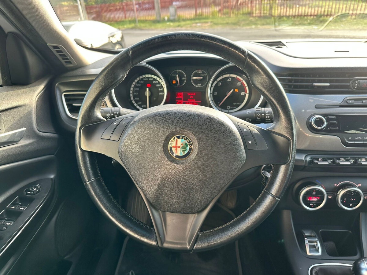 Alfa Romeo Giulietta 2.0 JTDm-2 Distinctive 140cv (10)