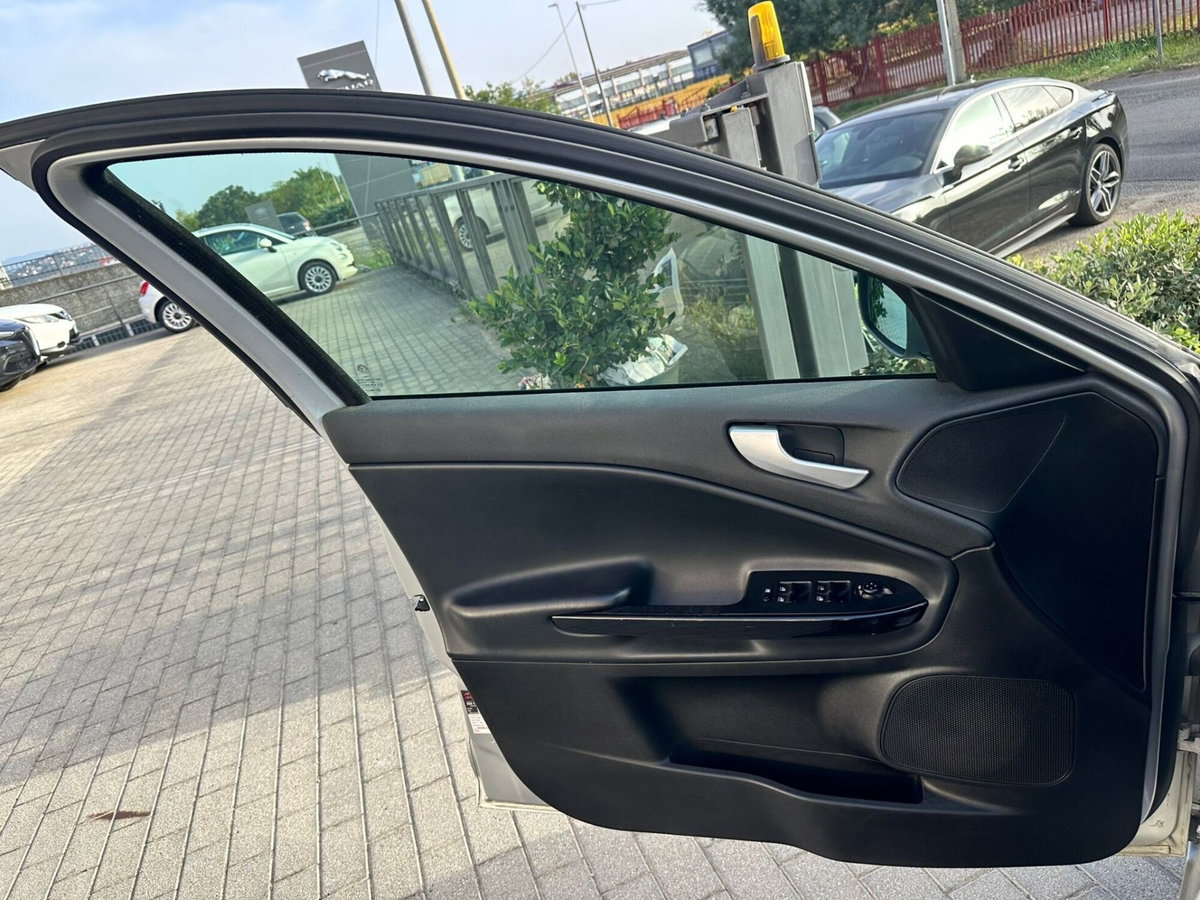 Alfa Romeo Giulietta 2.0 JTDm-2 Distinctive 140cv (11)