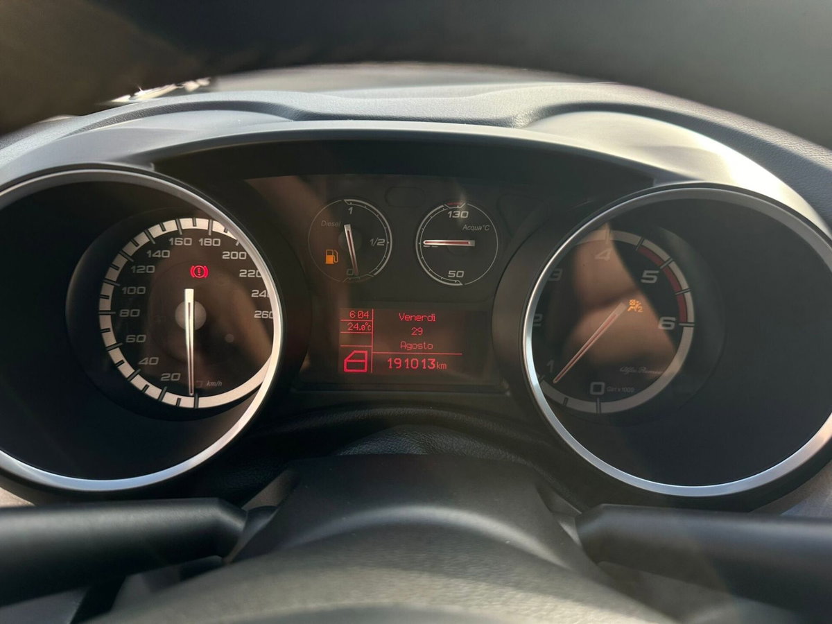 Alfa Romeo Giulietta 2.0 JTDm-2 Distinctive 140cv (13)