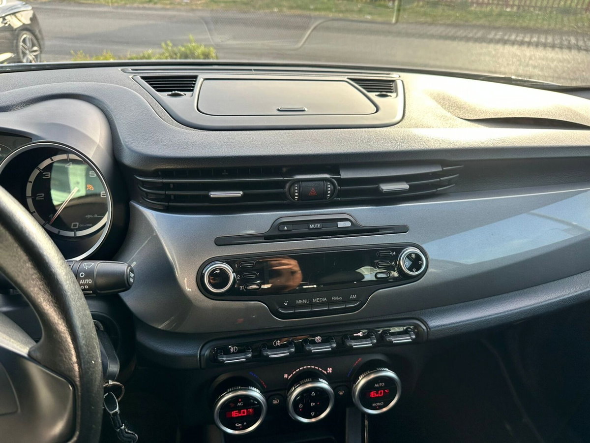 Alfa Romeo Giulietta 2.0 JTDm-2 Distinctive 140cv (14)