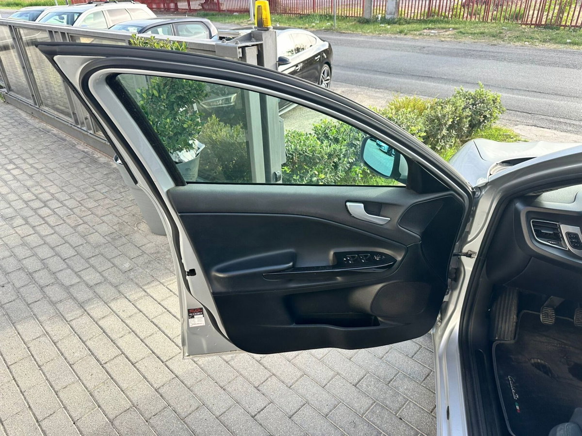 Alfa Romeo Giulietta 2.0 JTDm-2 Distinctive 140cv (16)